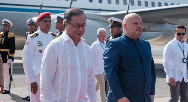 Petro llega a República Dominicana un día después de haber viajado a Caracas para reunirse, por tercera vez, con su homólogo venezolano, Nicolás Maduro.