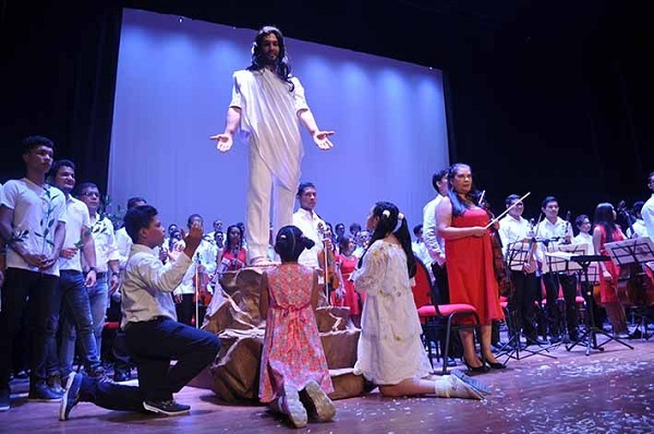 La obra, compuesta por el samario Jairo Donado Pinto, recupera la pureza del estilo melódico y la original función espiradora de los primeros oratorios, planteando el regreso de Jesús al huerto de Getsemaní.