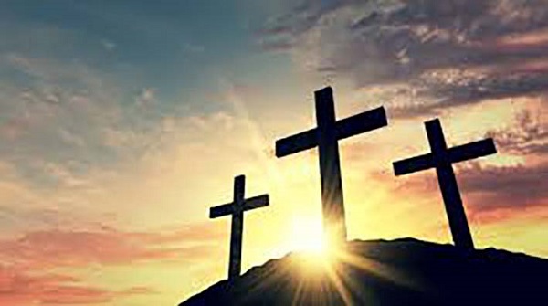 En esta jornada se produce la vigilia de 40 horas que los seguidores de Jesucristo realizaron después de su muerte y sepultura el Viernes Santo y antes de su resurrección el Domingo de Resurrección.