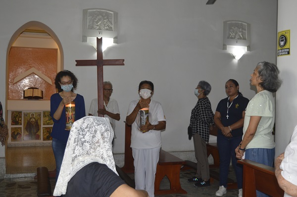 La Biblia enseña que cuando oramos por sanidad lo debemos hacer en el nombre de Jesús.