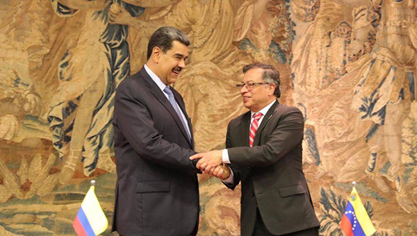 : La reunión se produjo tras la cumbre regional que se celebra en Brasilia, donde ambos dignatarios tuvieron el segundo encuentro fuera de Venezuela.