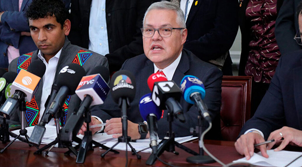 La ley ampara no sólo a quienes sufrieron desplazamiento forzado, despojo o abandono forzado de tierras sino también homicidio, secuestro, tortura y desaparición forzada.
