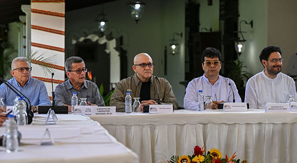 El gobierno Petro, a través de la Oficina del Alto Comisionado para la Paz, Danilo Rueda, negó que ese tema particular se hubiera tratado en la mesa.