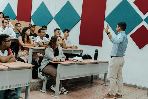Para la comunidad estudiantil y docente, es evidente que se han conseguido logros y resultados muy importantes reflejados en la sostenibilidad y transparencia de la universidad.