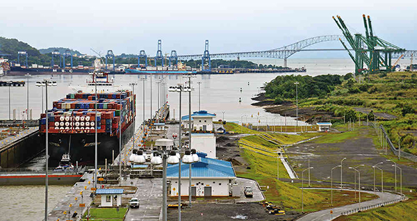 El Canal de Panamá ha implementado en los últimos meses una reducción escalonada del calado. Foto Semana