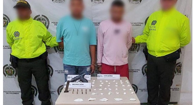 Manuel Pacheco y Jesús Pertuz, sorprendidos con arma ilegal, munición y estupefacientes, fueron detenidos en allanamientos efectuados en el municipio de El Retén.