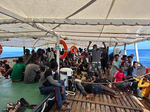 Más de 2.000 migrantes han desembarcado en las últimas horas en la isla de Lampedusa, el territorio italiano más cercano a África.