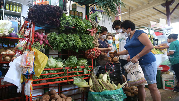 En cuanto al enfoque de gasto, el decrecimiento del Producto Interno Bruto (PIB) también se explica porque la formación bruta de capital cayó un 13,8 % y las importaciones un 7,6 %, mientras que las exportaciones crecieron un 2,6 %.
