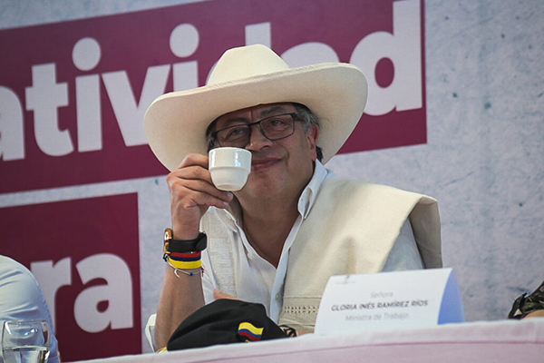 Como un problema calificó el presidente Gustavo Petro, la actual coyuntura de la Federación Nacional de Cafeteros, al anunciar que cuenta con unos salarios desbordados.