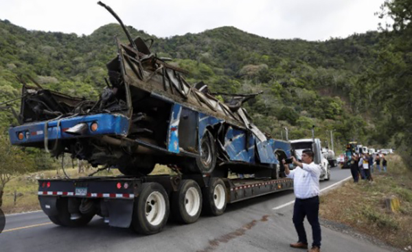El percance vial ocurrió a 7 kilómetros de los límites con el estado de Puebla.