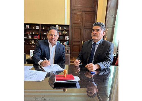 Senador Honorio Henriquez  con el  secretario del Senado, Gregorio Eljach.