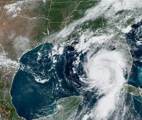 Fotografía satelital de la tormenta Idalia cedida por la Oficina Nacional de Administración Oceánica y Atmosférica.