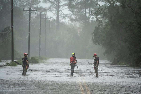 Los equipos de rescate están trabajando después de que el huracán Idalia tocara tierra en la Florida.