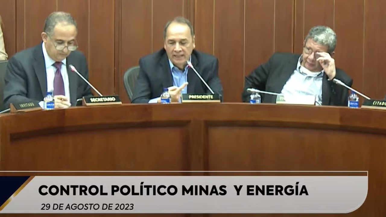 Debate de control político en la Comisión Quinta de Cámara sobre la exploración de petróleo en Colombia.