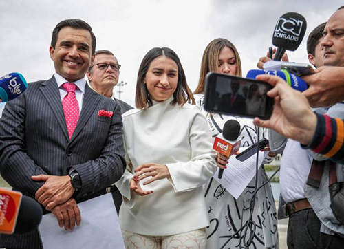En su primer día como directora de Prosperidad Social Laura Sarabia acudió al búnker de la Fiscalía junto a su abogado por el caso que la salpica.