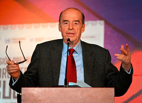 El canciller Álvaro Leyva tiene una investigación disciplinaria en su contra por irregularidades en la licitación de pasaportes. 