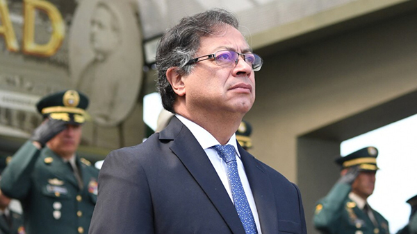 El presidente ha calificado esta acción como un ataque a la Constitución y la democracia, mientras que la Fiscalía sostiene que está actuando dentro de sus competencias y respetando la Constitución.