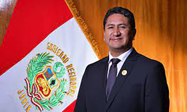 El médico Vladimir Cerrón, líder del partido marxista ‘Perú Libre’.