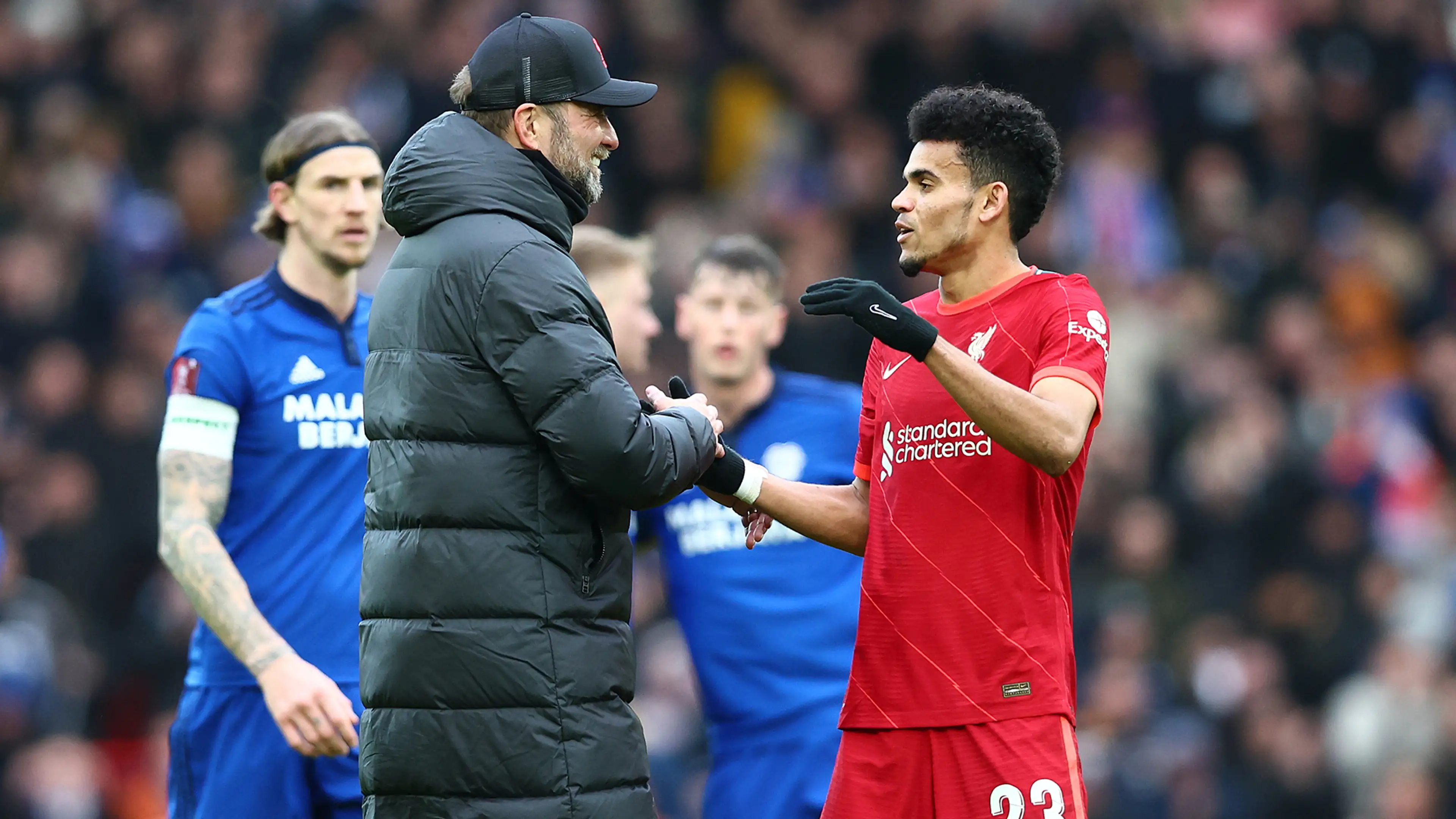 En resumen, Klopp respalda el trabajo de Luis Díaz y minimiza las críticas, destacando su aporte al equipo y su capacidad creativa en el campo.