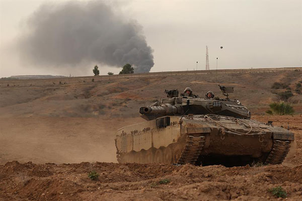 Un tanque israelí en la frontera con la Franja de Gaza en pleno combates por la guerra iniciada desde el 7 de octubre.