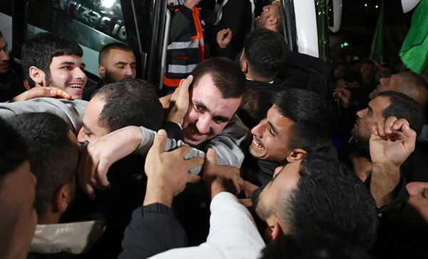 Desde el viernes, Hamás ha liberado a 60 rehenes israelíes como parte del acuerdo, además de otros 21 extranjeros, uno de ellos con doble ciudadanía ruso-israelí.