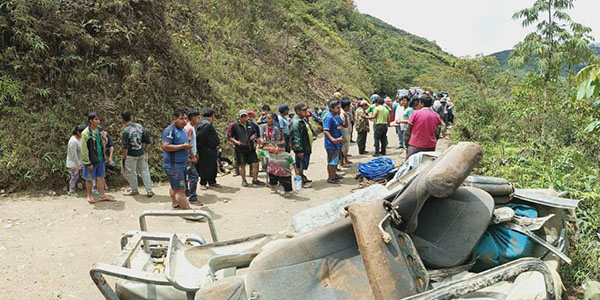 El vehículo de pasajeros chocó contra un volquete cargado con arena, según el reporte. Foto tomada de internet- Unitel