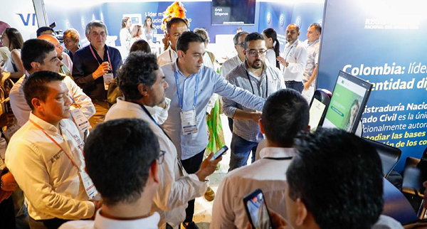  A la fecha, un total de 2 700 000 colombianos residentes en el país y en el exterior han tramitado su cédula digital.