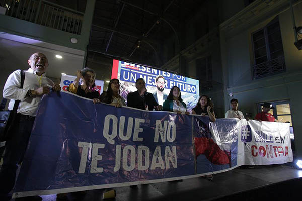 Las derechas se han opuesto categóricamente a las subidas en impuestos en el Parlamento, donde el Ejecutivo está en minoría, al igual que a cambiar el criticado sistema privado de pensiones.