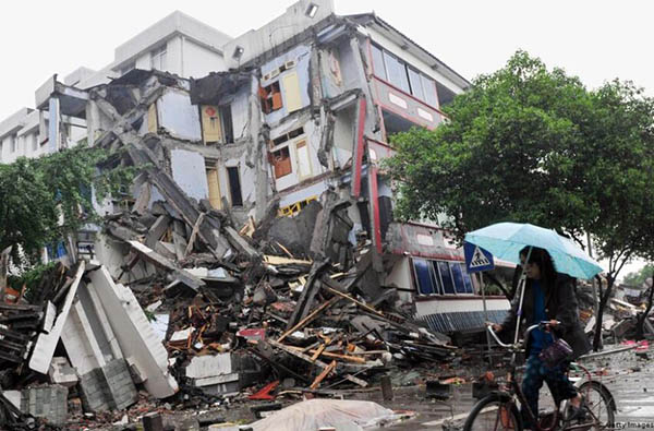 El gobierno ha enviado al lugar del terremoto numerosos equipos de emergencias y rescate. Foto referencia