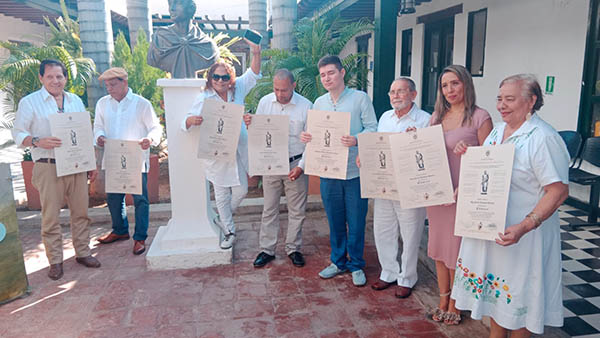 En la Fotografía, Rafael González Paredes, Jorge Agudelo, Griseldna Pardo, César Reslen, Guillermo Fernández Lafaurie, Ciro Bastidas, Gina Avendaño y Olga Avendaño.