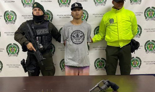Alexis Hoyos Henao, alias Tuto, fue capturado en flagrancia con un arma de fuego. Tiene dos órdenes captura en Cartago (Valle del Cauca).
