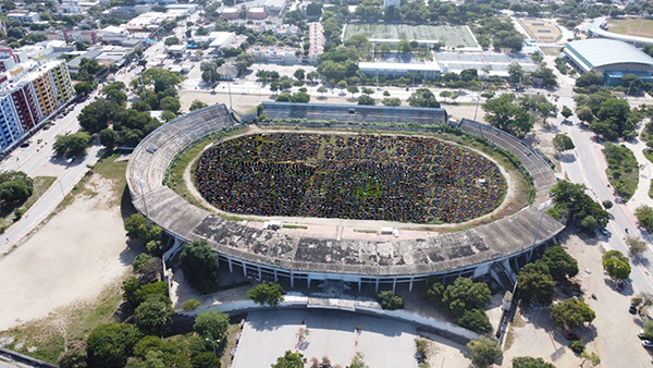 Vista aérea del deprimente estado del histórico estadio Eduardo Santos de Santa Marta, ahora como nuevo patio de tránsito. Foto:#ElInformaDron