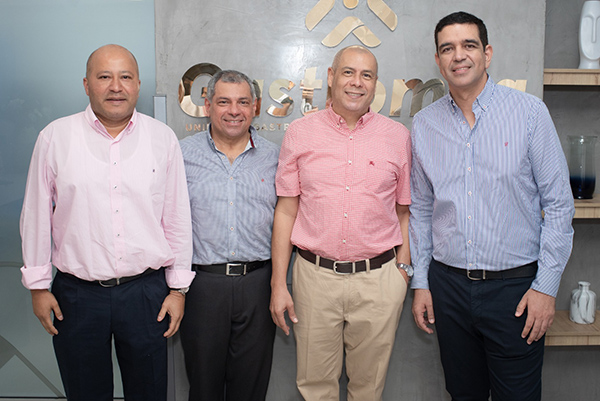 Gerald Ureche Iguaran, César Suárez Parejo, Rafael Polo Ospino y Carlos Vidal Durán encabezan este innovador enfoque, destacando el balón como un tratamiento no farmacéutico probado y comprobado.