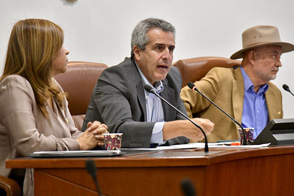 De acuerdo con el ministro, el Jefe del gabinete, exigió las renuncias protocolarias a los directores de esta cartera. 