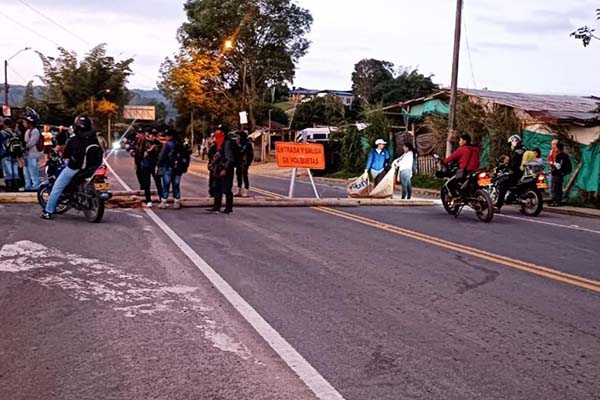 La comunidad exigió al gobierno de Petro, cumplir compromisos anteriormente pactados en materia de educación. 