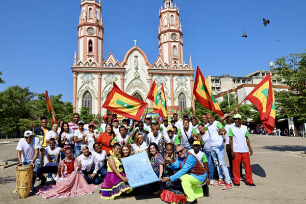 Esta iniciativa es respaldada, además, por la Gerencia de Desarrollo Social, y con el apoyo de los funcionarios del programa quienes también participan en el desfile.