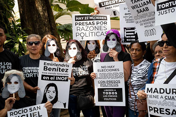 Activistas y opositores protestan para pedir la liberación inmediata y plena de la defensora de derechos humanos Rocío San Miguel.
