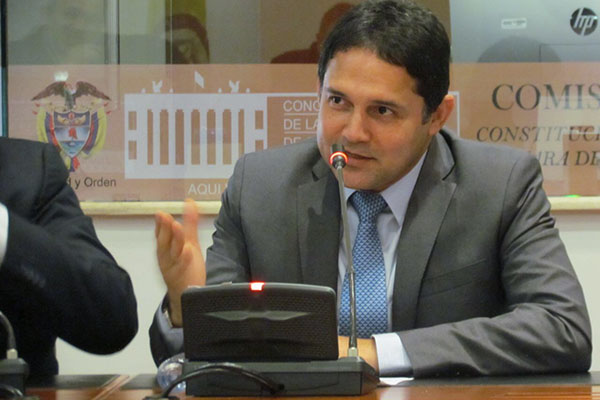 El Senador del partido Centro Democrático, Honorio Henríquez.