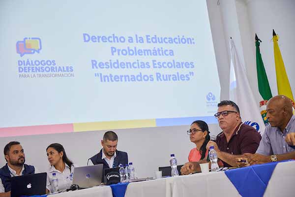 El grupo estuvo atento a las socializaciones de las difevde extracción y producción de carbón.