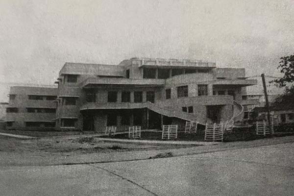 Hotel Tayrona. este comenzó a construirse c uando ocupé la Alcaldía Mayor de Santa Marta y lo terminamos cuando desempeñé la Gobernación del Magdalena