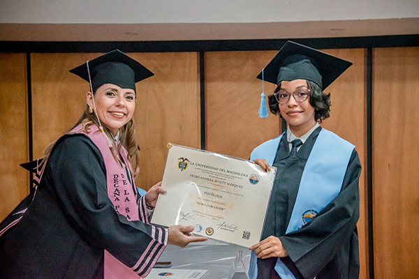 urleydis De la Hoz, con 23 años de edad, destacó la importancia del acompañamiento recibido por parte de los profesionales del programa que hacen parte de la Dirección de Desarrollo Estudiantil y todo el personal docente de la Universidad.
