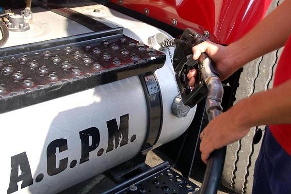 El aumento en los precios de la gasolina y el ACPM tendrá un impacto negativo en la economía colombiana. Los consumidores pagarán más por el transporte, lo que afectará en su poder adquisitivo.