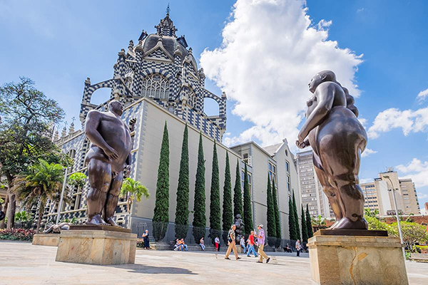En la gráfica se presentan una de las obras más importantes del maestro Fernando Botero: En la gráfica se presentan una de las obras más importantes del maestro Fernando Botero: