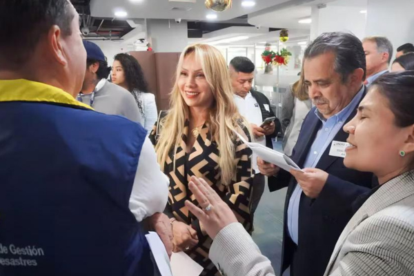Con el futuro de sus proyectos en juego y la sombra de la corrupción acechando, el presidente Petro enfrenta una situación insostenible en lo que lleva de su mandato. 
