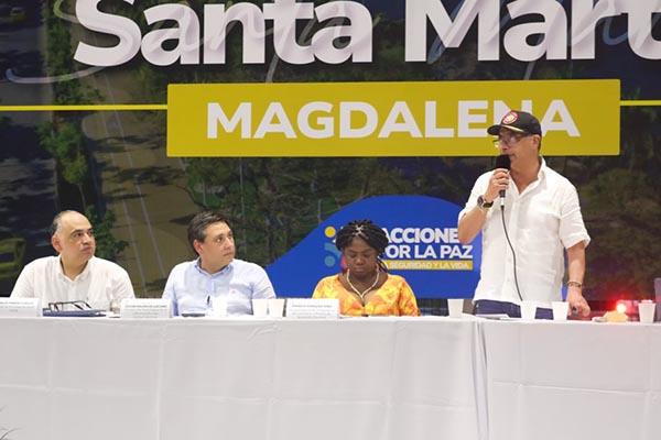 En la gráfica, el presidente Gustavo Petro, el alcalde Carlos Pinedo Cuello, la vicepresidenta Francia Márquez, y Mauricio Lizcano, ministro de las TIC. 