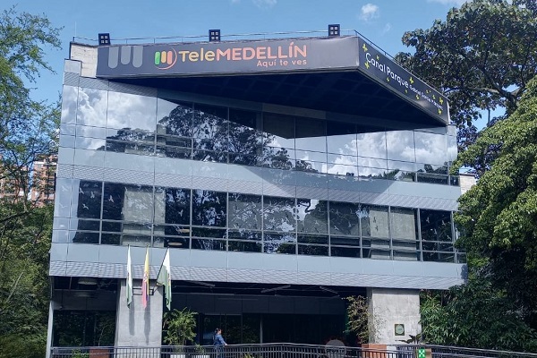 El contrato entre la Alcaldía y Telemedellín se celebró el 24 de enero de 2023 y el 27 de septiembre del mismo año se realizó la adición presupuestal. Foto Telemedellín