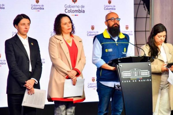 Estos anuncios fueron hechos durante una rueda de prensa que contó con la presencia de los líderes de los ministerios de Transporte y Agricultura.