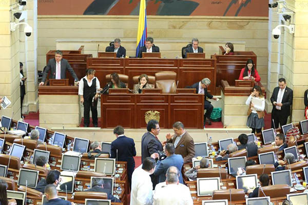 Serán citados para declarar María José Pizarro Rodríguez (Pacto Histórico), Didier Lobo Chinchilla (Cambio Radical), Lorena Ríos (Colombia Justas Libres), Miguel Ángel Pinto Hernández (Partido Liberal), Honorio Henríquez Pinedo