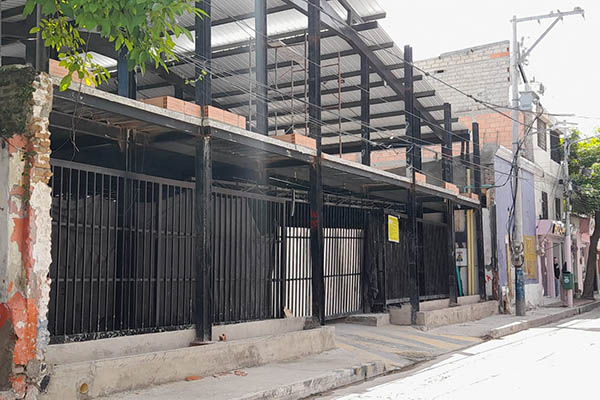 Obra de construcción que se realiza en una edificación ubicada en la calle San Antonio (calle 20) entre la avenida Campo Serrano y la carrera cuarta.