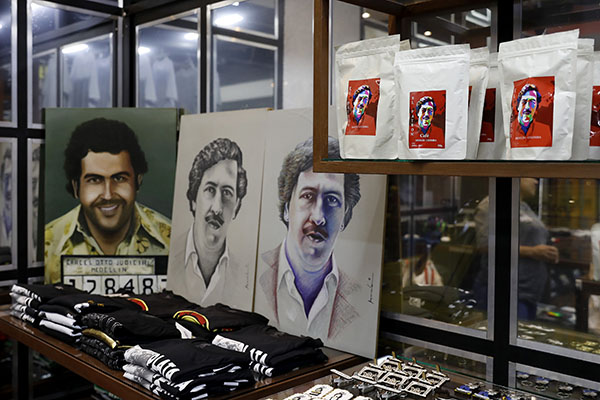 Productos con la imagen del narcotraficante Pablo Escobar, el proyecto de ley busca acabar con ese tipo de negocios EFE/ Luis Eduardo Noriega Arboleda